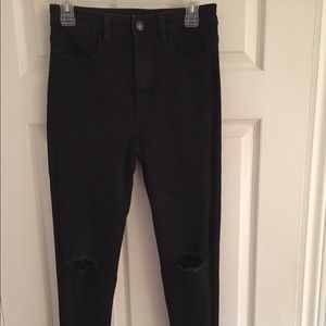 High waisted ripped knee jeans